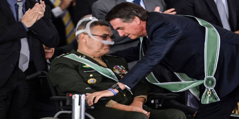 Bolsonaro ignora general Villas Boas ao mexer na Defesa e no Exército