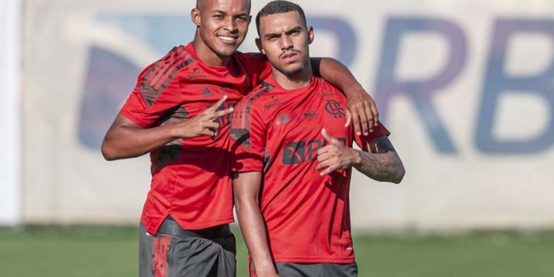 Goiás tem interesse em três 'garotos do Ninho' e aguarda definição do Flamengo