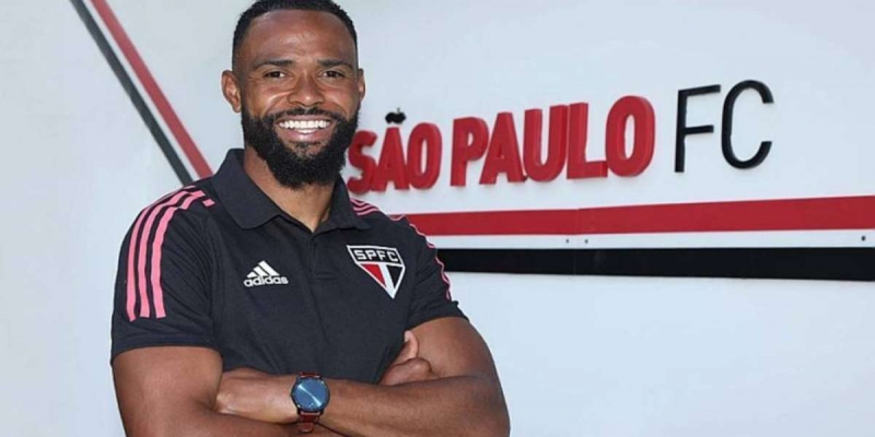 São Paulo confirma acerto com meia William; Muricy volta e acompanha treino