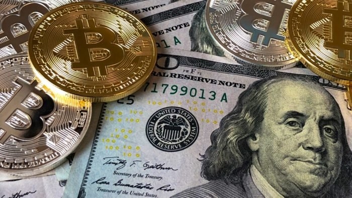 Bitcoin despenca após governo dos EUA anunciar novas taxas (Imagem: David McBee/Pexels)