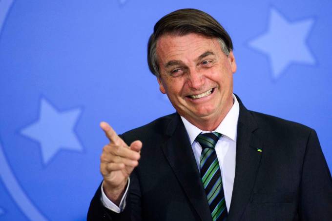 Bolsonaro fala de ‘tratamento imediato’ e é aplaudido por empresários