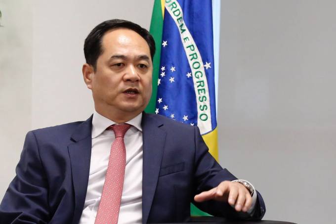 China tem ‘compromisso’ com insumos para vacinas no Brasil, diz embaixador