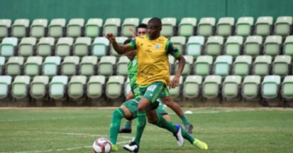 Juninho diz que clássico com o Galo será mais difícil, pois o rival tem de reagir após revés para a Caldense