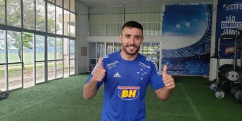 Meia ou lateral? Alan Ruschel deixa em aberto qual posição pode exercer em campo com Felipe Conceição