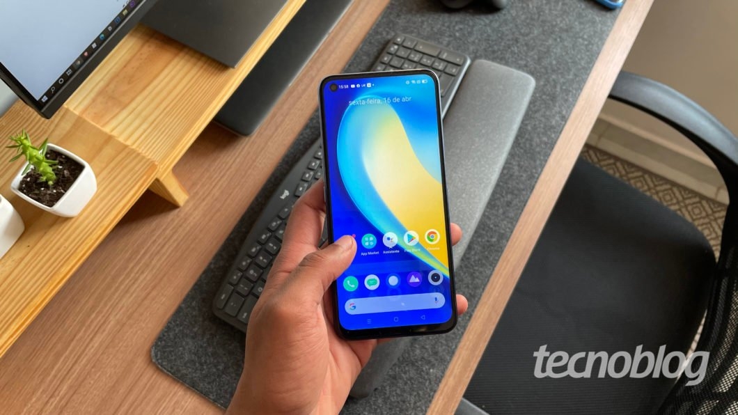 Realme 7 5G (Imagem: Darlan Helder/Tecnoblog)