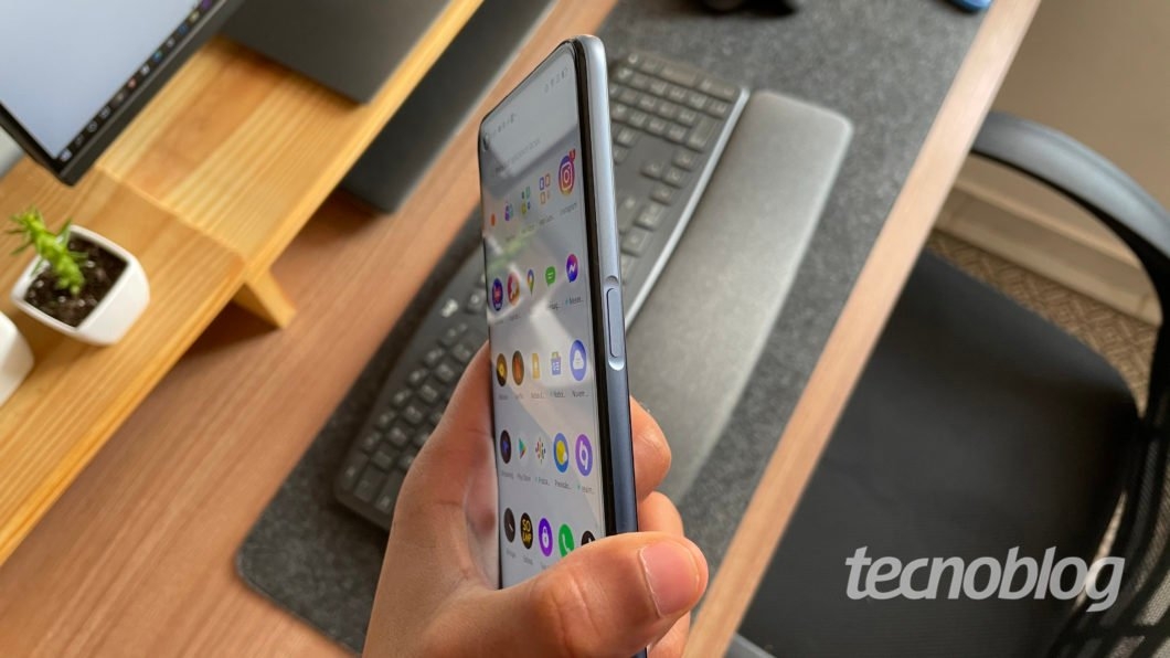 Realme 7 5G (Imagem: Darlan Helder/Tecnoblog)