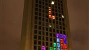 Alunos jogam Tetris gigante em prédio   Canaltech