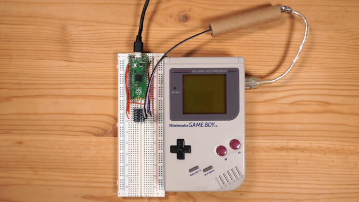 Game Boy modificado pode se conectar à internet (Imagem: Reprodução/YouTube StackSmashing)