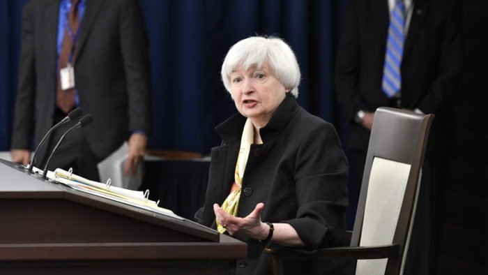 Janet Yellen, secretária do Tesouro dos EUA, indica possível aumento nas taxas de juros (Imagem: Federal Reserve/Flickr)