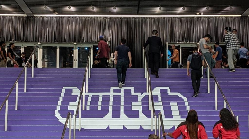 Twitch avisa que terá onda de strikes por direitos autorais em breve