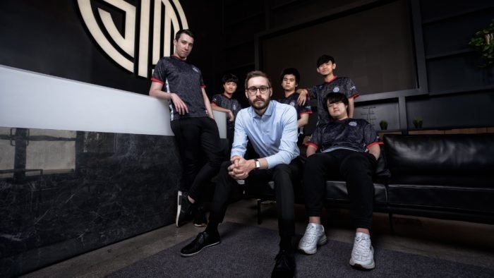 Equipe de League of Legends da TSM (Imagem: Reprodução/Twitter @TSM)