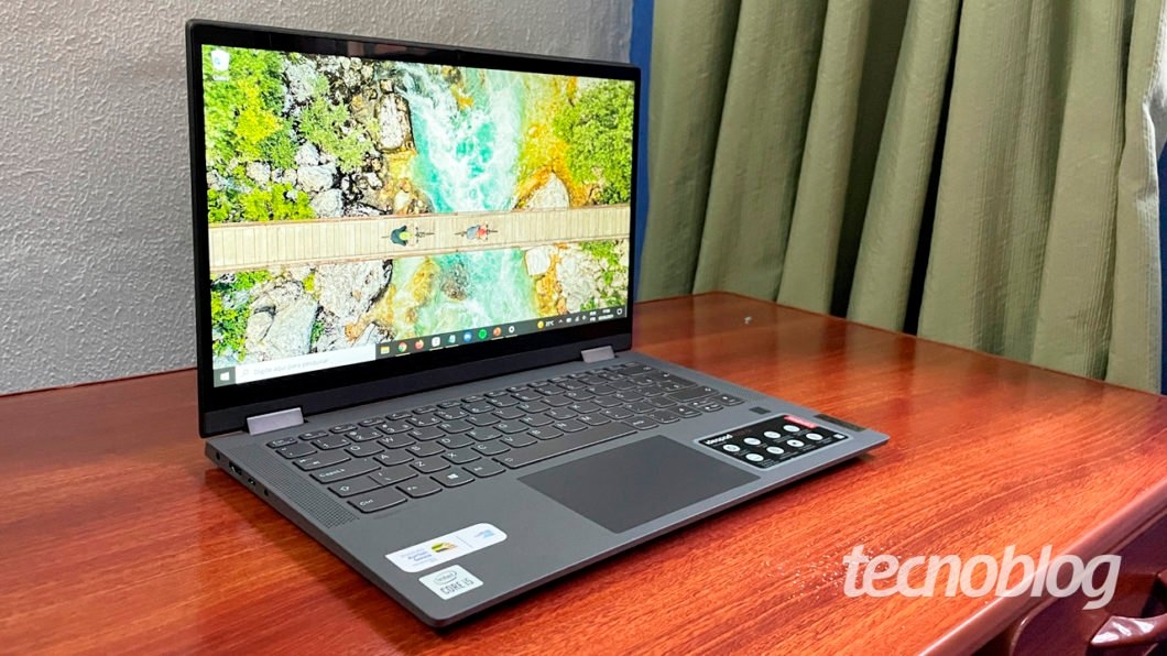 Lenovo Ideapad Flex 5i (imagem: Emerson Alecrim/Tecnoblog)