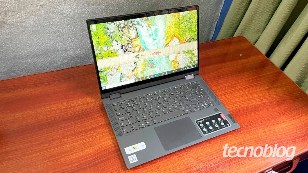 Lenovo Ideapad Flex 5i (imagem: Emerson Alecrim/Tecnoblog)