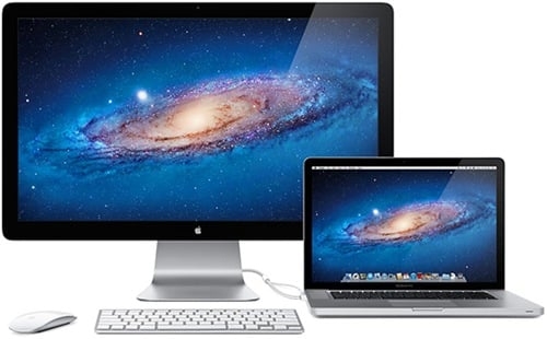 Macbook Pro conectado ao Apple Thunderbolt Display