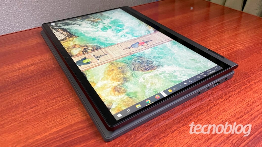 Modo tablet do Ideapad Flex 5i (imagem: Emerson Alecrim/Tecnoblog)