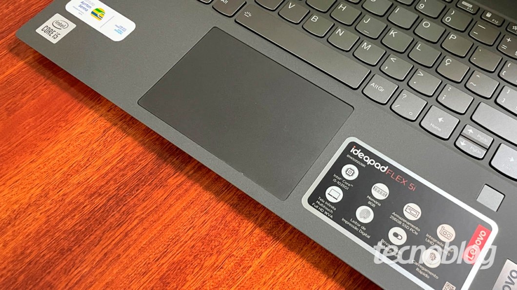 O touchpad do Flex 5i é um tanto frágil (imagem: Emerson Alecrim/Tecnoblog)