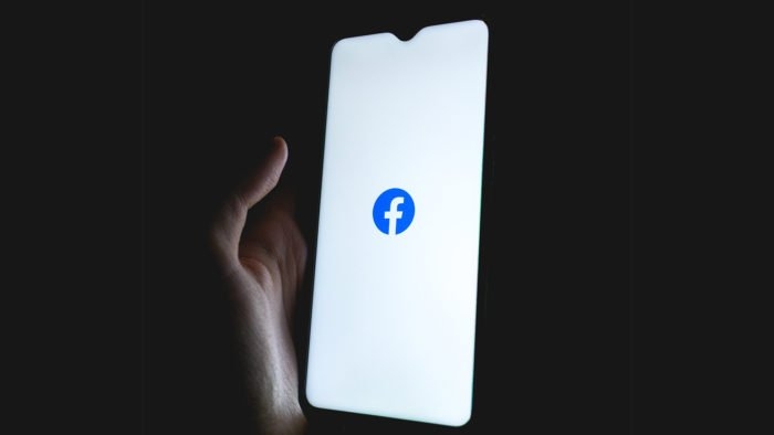 App do Facebook (Imagem: Thomas Sokolowski/Unsplash)