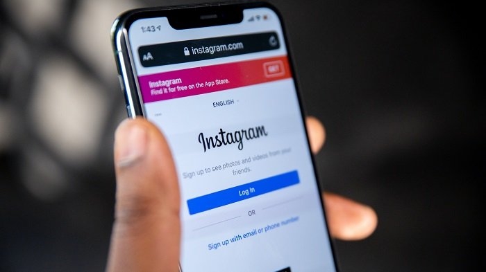 O que significa navegação nos Stories do Instagram (Imagem: Solen Feyissa/Unsplash)