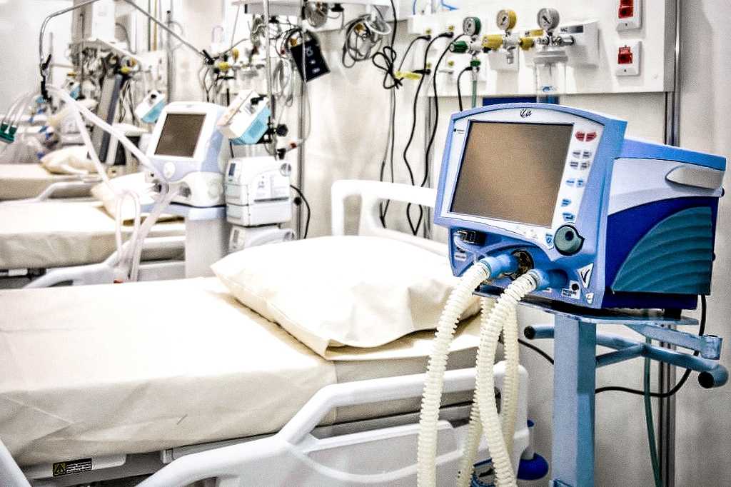 Leitos de UTI do hospital de campanha do Maracanã, no Rio de Janeiro, durante pandemia de coronavírus